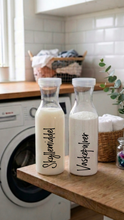 Last inn bilde for gallerivisning Vaskemiddelflaske med label