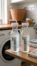 Last inn bilde for gallerivisning Vaskemiddelflaske med label