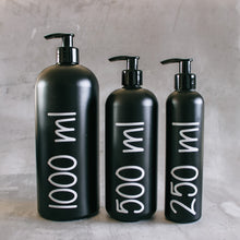 Indlæs billede til gallerivisning 500 ml shampooflaske med label